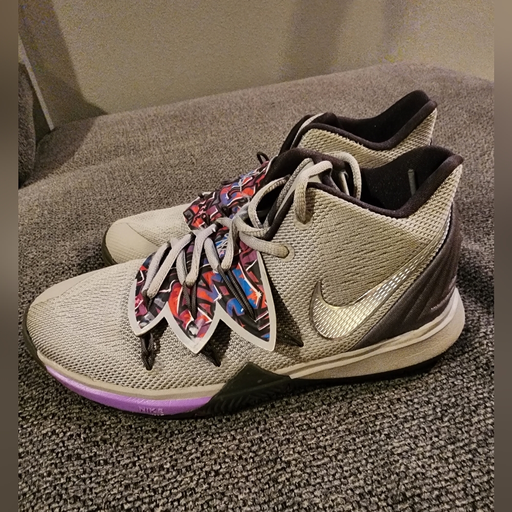 Nike Kyrie 5 BG Graffiti size 4
